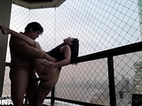 Casada Safadinha Chupando Pau Grande e Dando Gostoso a Bucetinha na Varanda pra Gozarem Dentro! (SEX IN PUBLIC PLACES) Balneá_rio Camboriú_